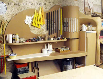 Atelier ambiance carton pour les stages de construction de meubles