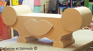 Banc en carton a trois tiroirs