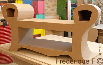 Banc ou assise en carton