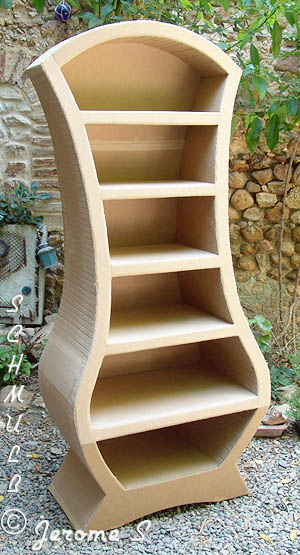 Bibus inclin� en carton a six etages 