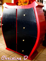 Meuble carton rouge et noir