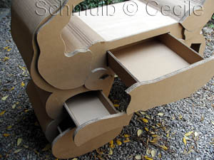 Tiroirs du bureau crocodile en carton