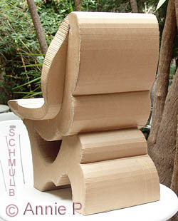 Arriere d'une chaise en carton