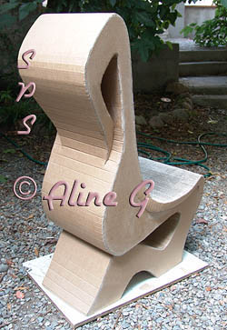 La chaise carton de Aline