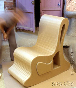 Chaise carton avec tiroir et cases