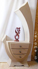 Commode design en carton faite en formation