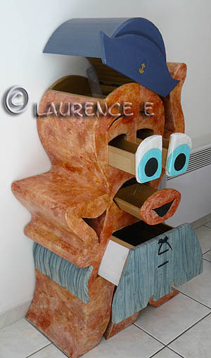 Poulpy meuble personnage en carton a chapeau ouvrant