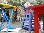 Meuble geant en carton peint