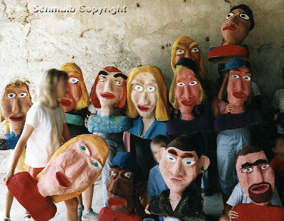 Sculpture de bustes en papier mache intervention de Schmulb ecole de Saint Jean lasseille 66300