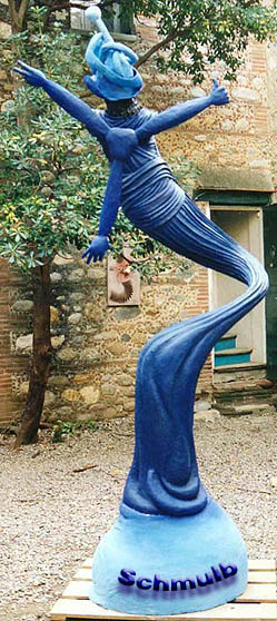 Dos de sculpture en papier mache de 3,20 metres