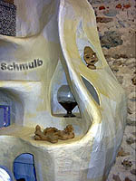 Mobilier en papier mache Schmulb. Aventure structuree des formes.