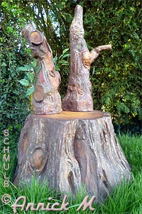 Sculpture d'une souche d'arbre en papier mache