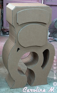 Petite commode en carton stylisée