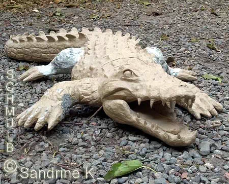 Crocodile en papier mâché