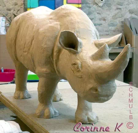 sculpture d'un rhinocéros