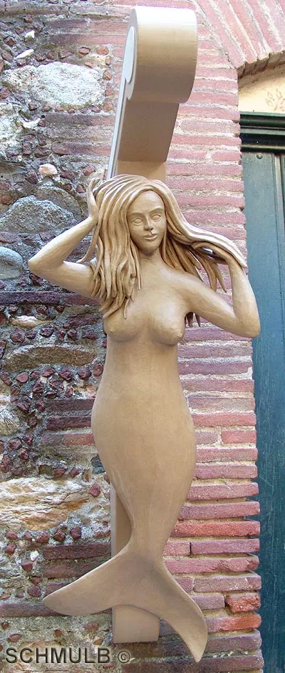 Statue d'une sirène en figure de proue