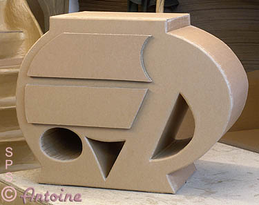 Commode design en carton qui ressemble à un éléphant