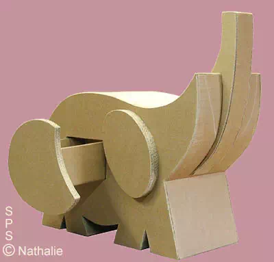 Petit meuble elephant en carton avec sa trompe