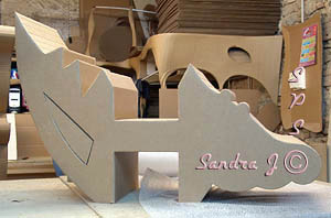 Meuble crocodile en carton pour jeunes enfants