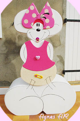 Meuble personnage en carton peint pour chambre d'enfants