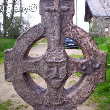 Meuble carton croix celtes