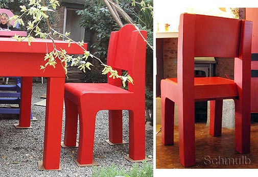 Chaise et table geantes en carton